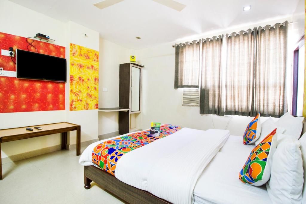 Hotel Omni Plaza Superior King Room 10