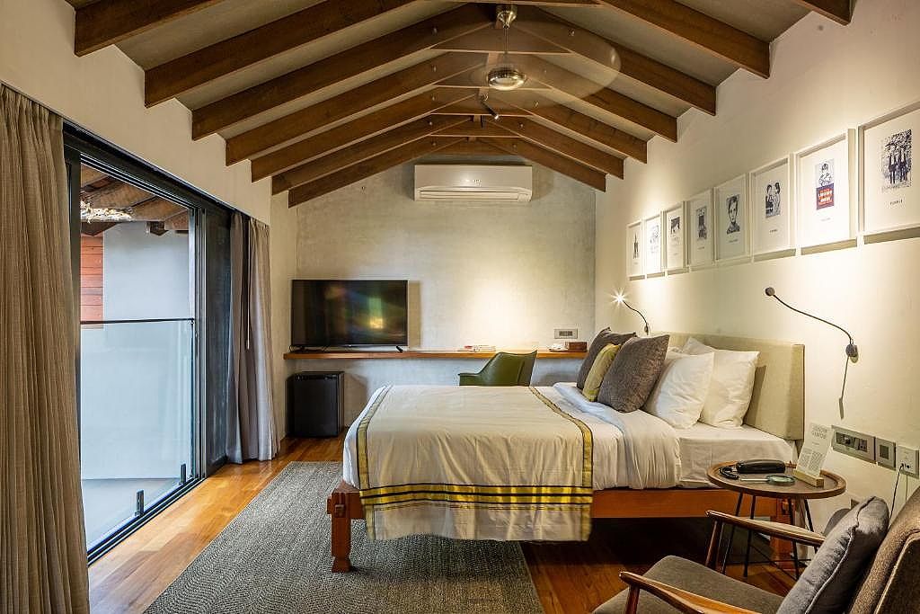 King Room with Pool View