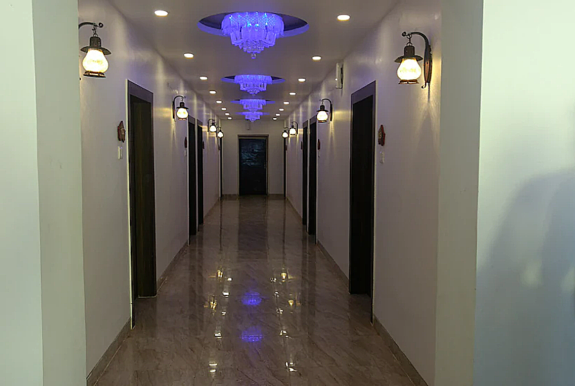 Side Image 2