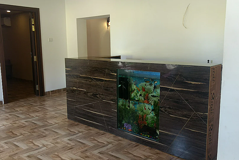 Side Image 1