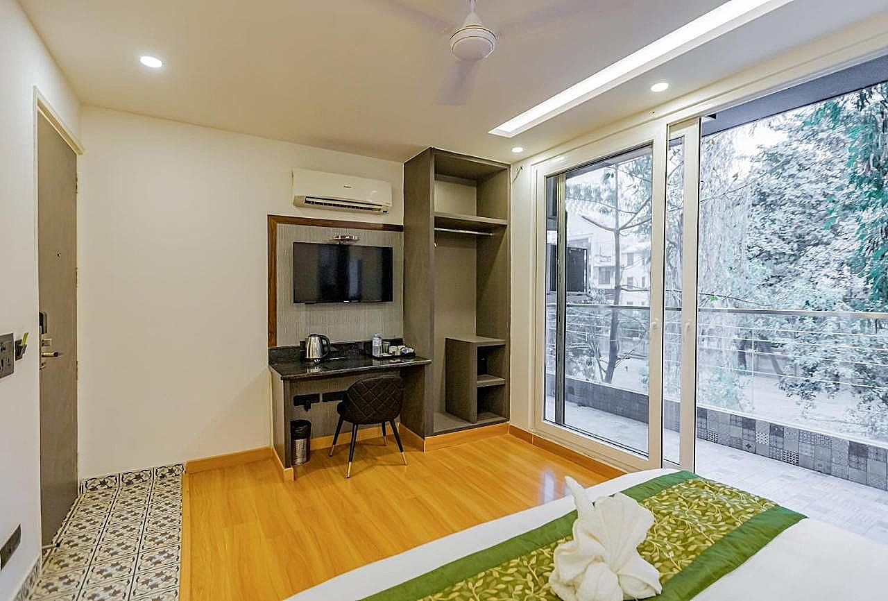 Hotel Mayur Vihar Deluxe Double Room 3