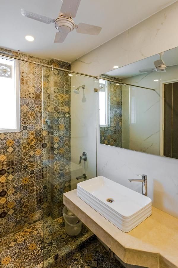 Hotel Mayur Vihar Deluxe Double Room 4
