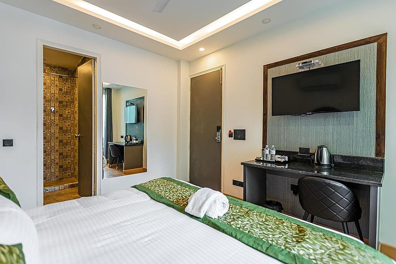 Hotel Mayur Vihar Deluxe Double Room 7