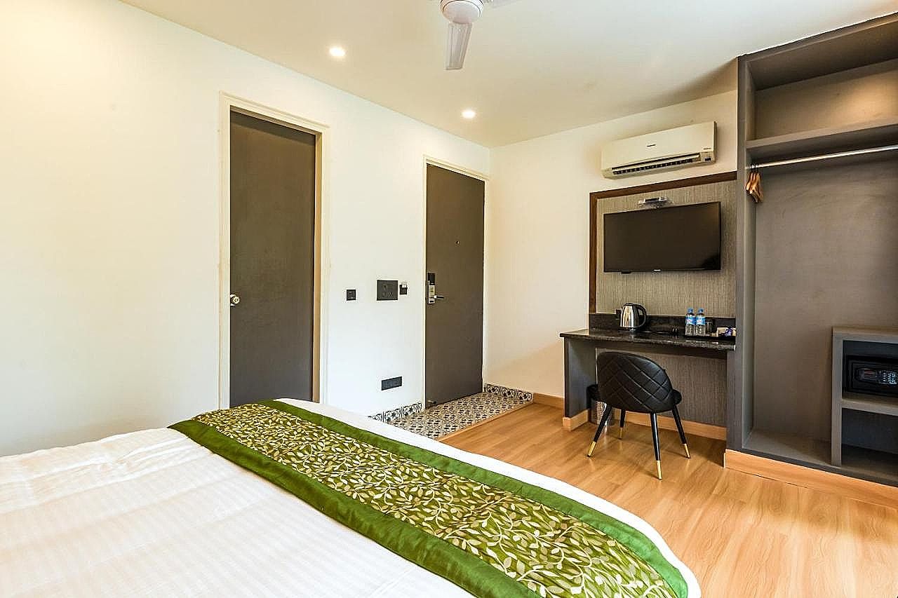 Hotel Mayur Vihar Deluxe Double Room 17
