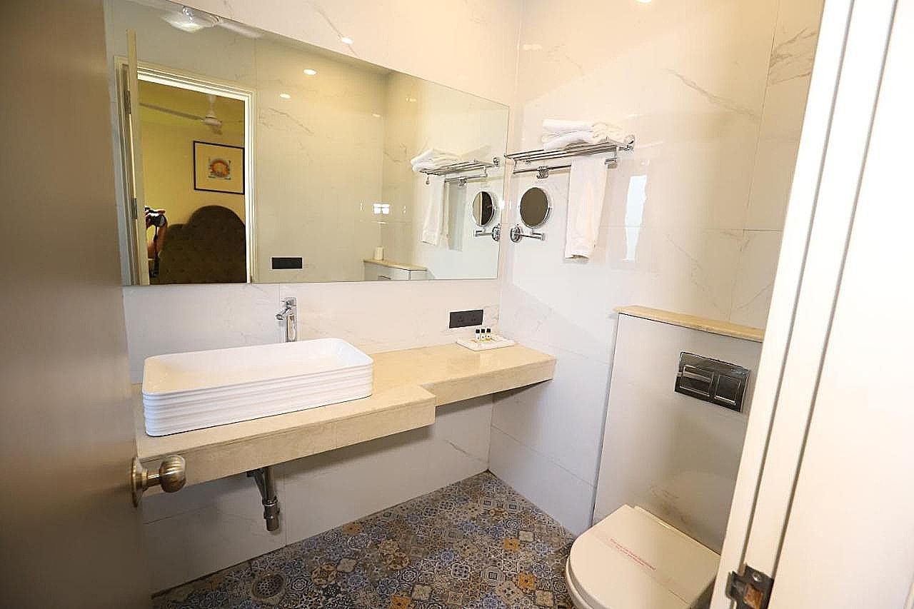 Hotel Mayur Vihar Deluxe Double Room 18