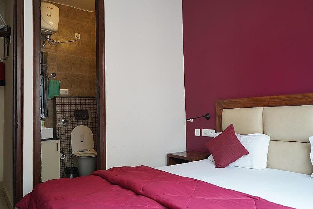 Joey's Hostel Deluxe Double Room