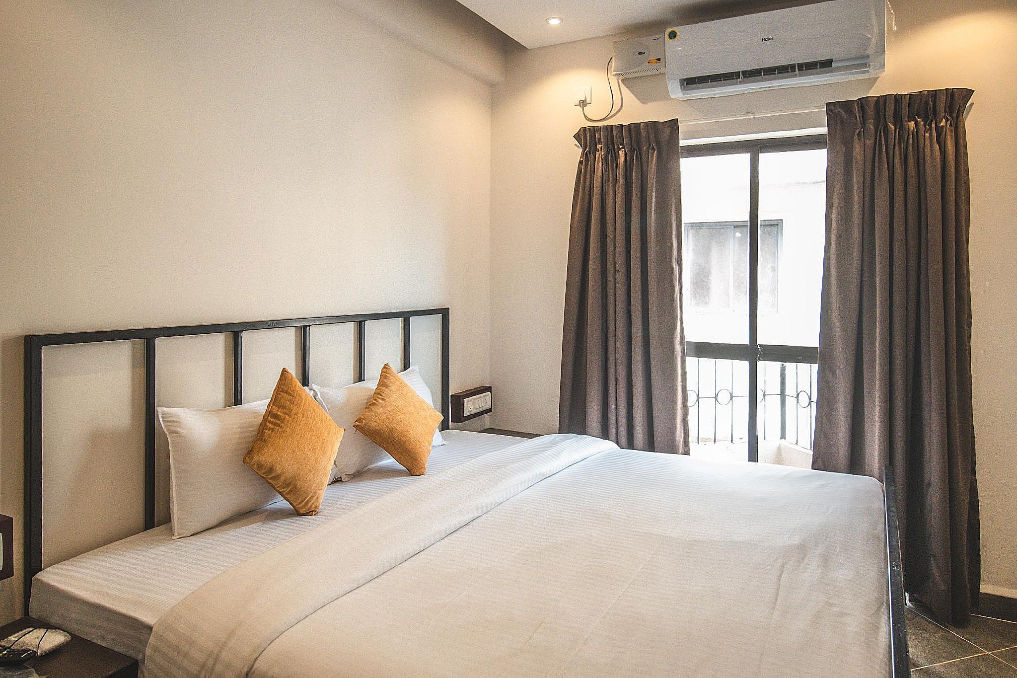 Amber Rooms Premium Room with Balcony 13