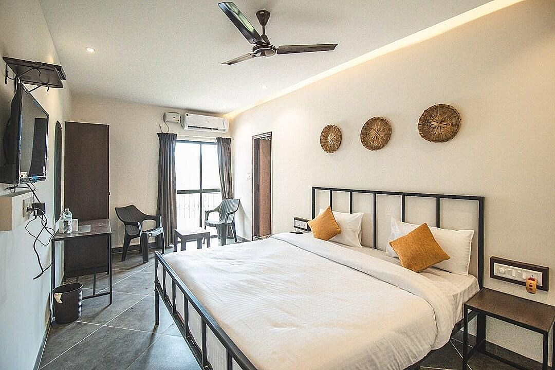 Amber Rooms Premium Room with Balcony 16