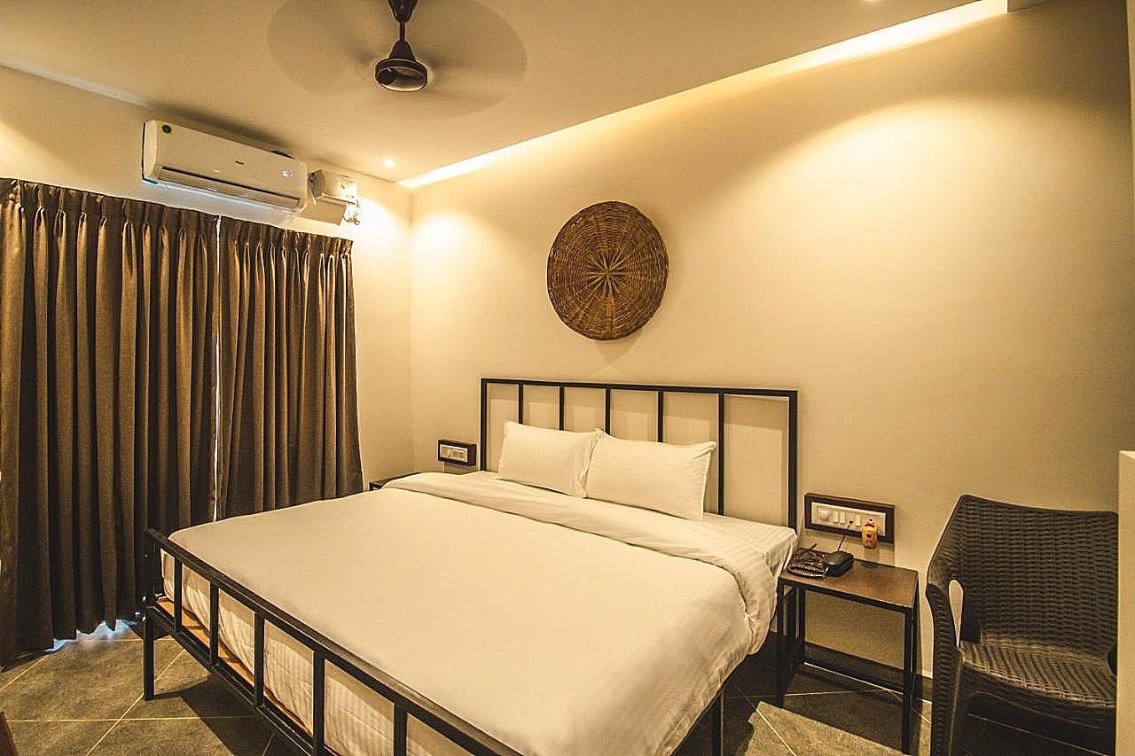 Amber Rooms Premium Room with Balcony 8