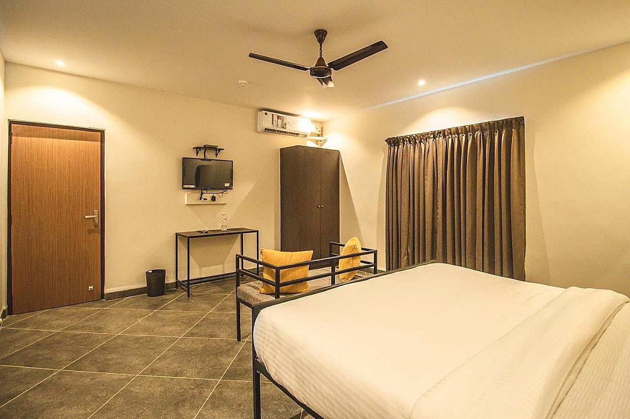 Amber Rooms Premium Room with Balcony 6