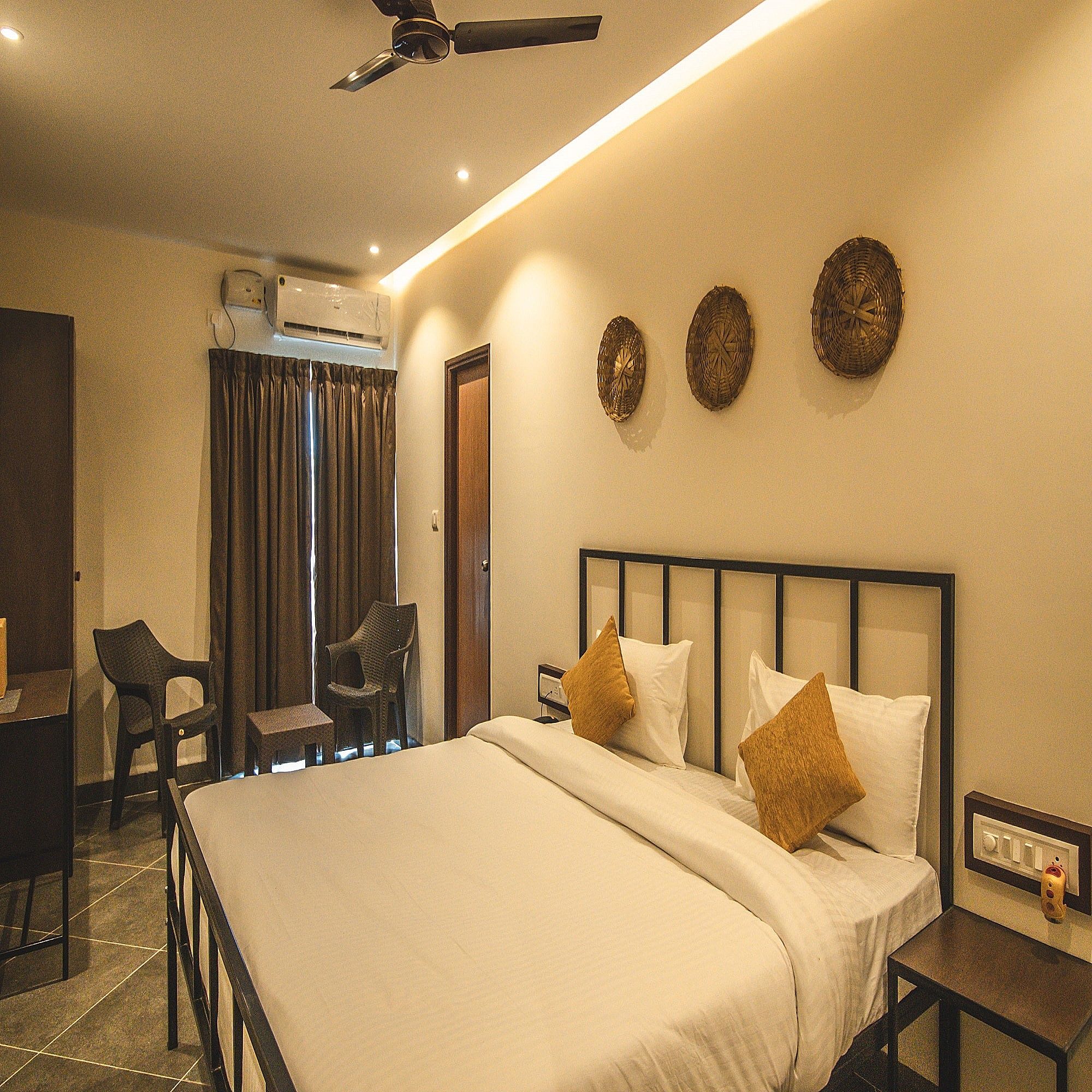 Amber Rooms Premium Room Without Balcony 22