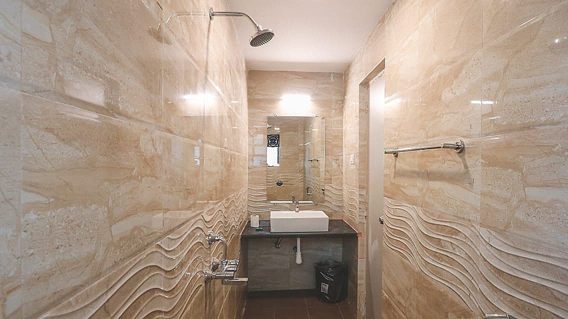 Amber Rooms Premium Room with Balcony 12