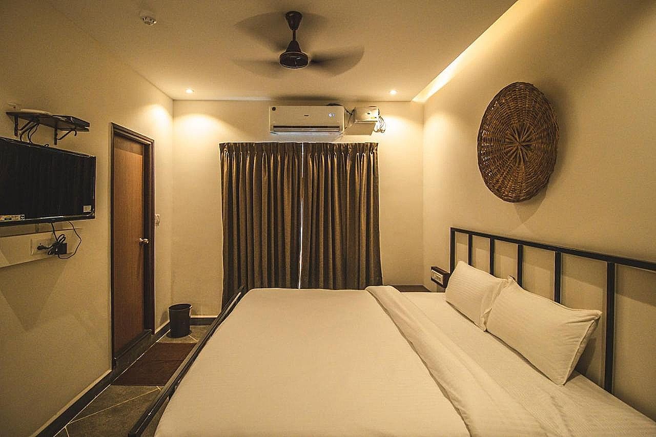 Amber Rooms Premium Room Without Balcony 23