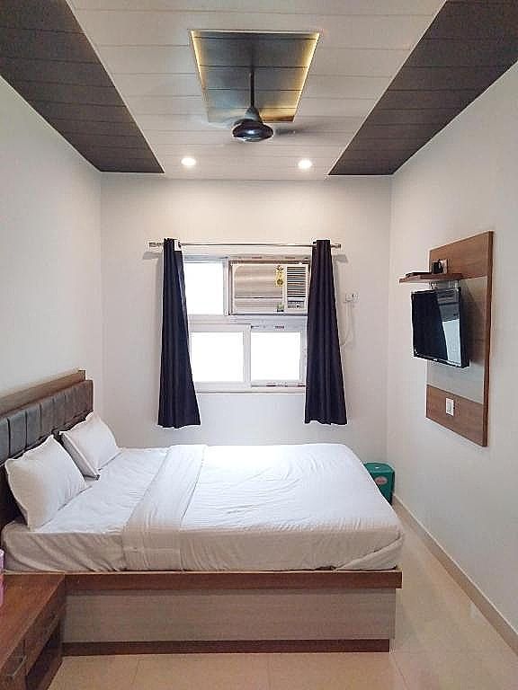 Rudraksha Guest House Deluxe AC Room