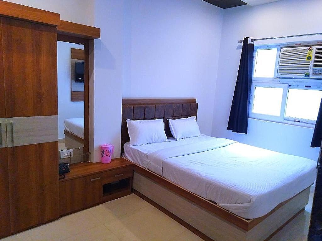 Rudraksha Guest House Deluxe AC Room 3