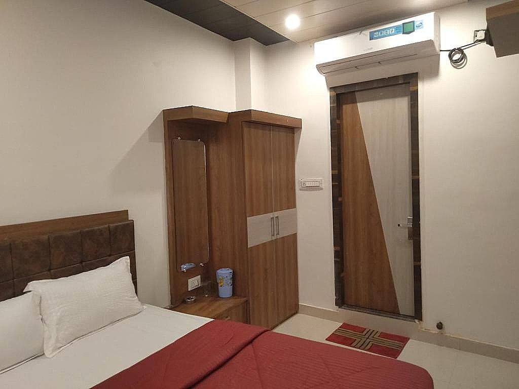 Rudraksha Guest House Deluxe AC Room 5