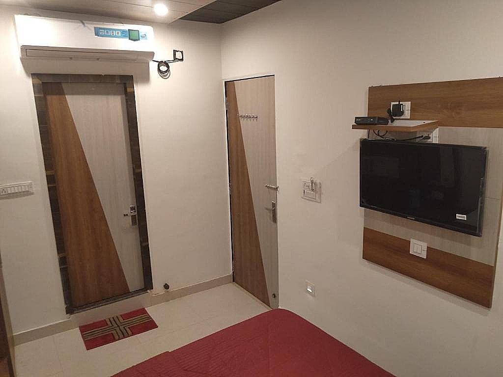 Rudraksha Guest House Deluxe AC Room 7