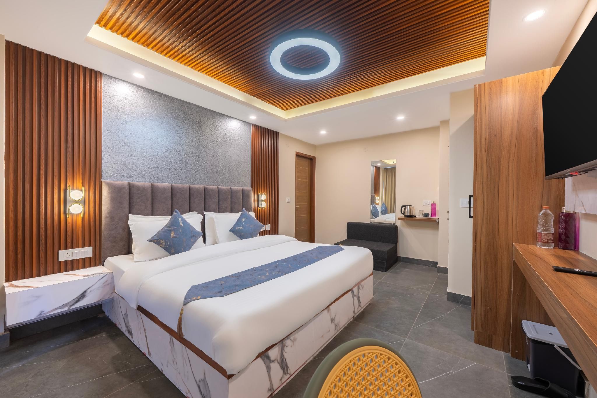 Super Deluxe Double Room with Balcony