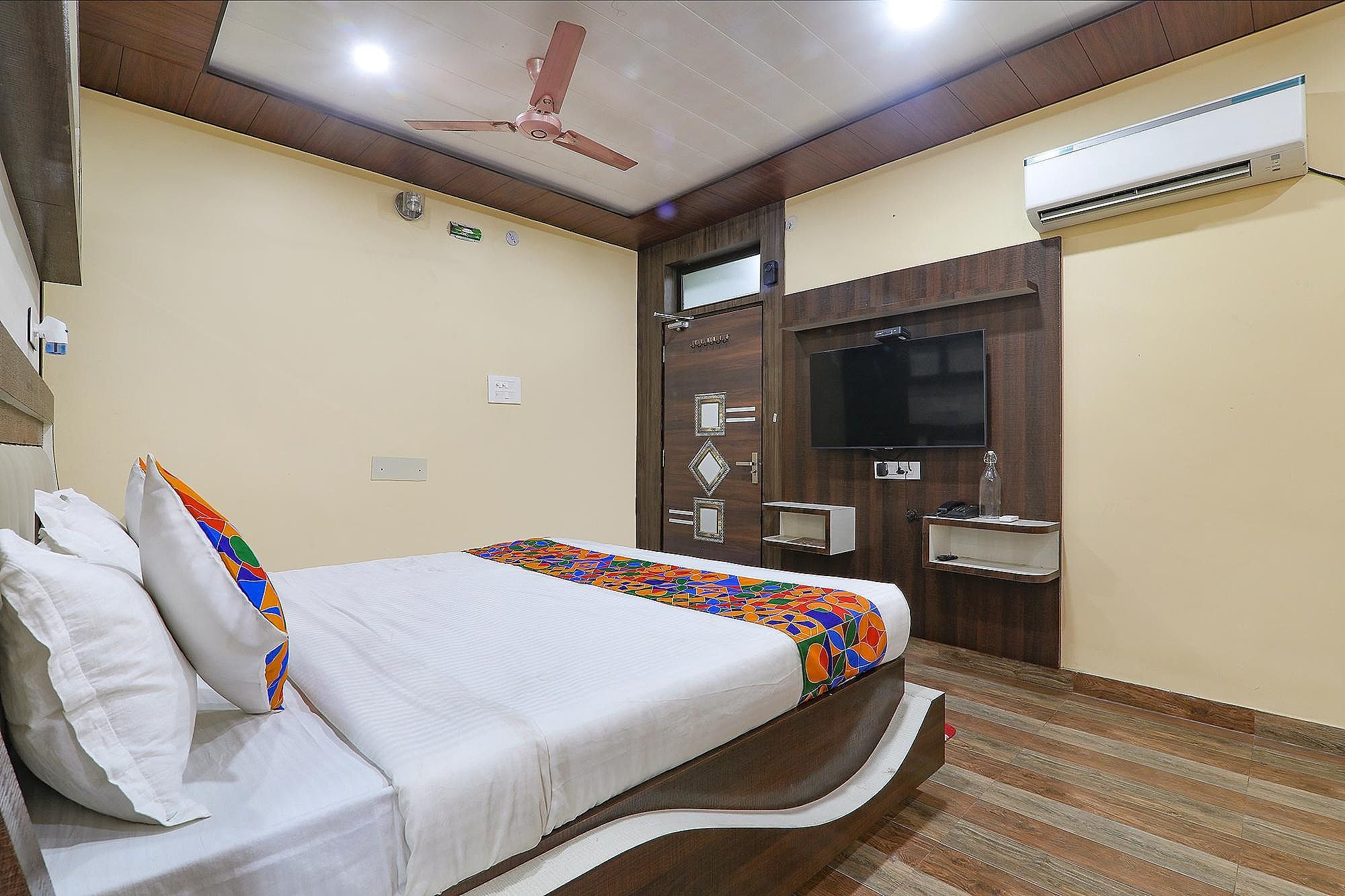 FabHotel Saumendra Deluxe Room 15