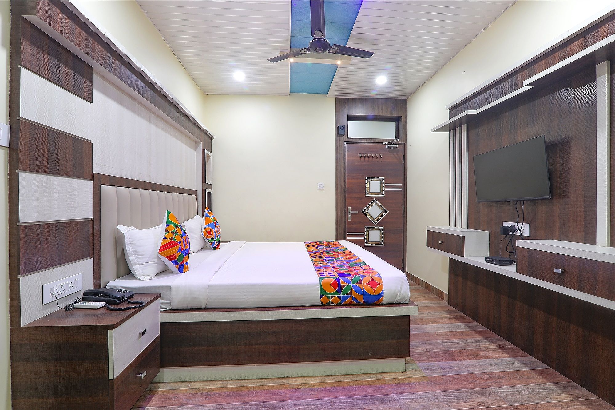 FabHotel Saumendra Deluxe Room 10