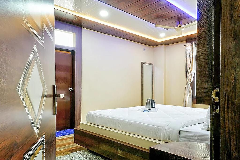 FabHotel Saumendra Deluxe Room 12