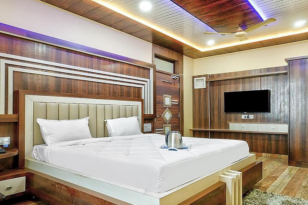 FabHotel Saumendra Deluxe Room 11