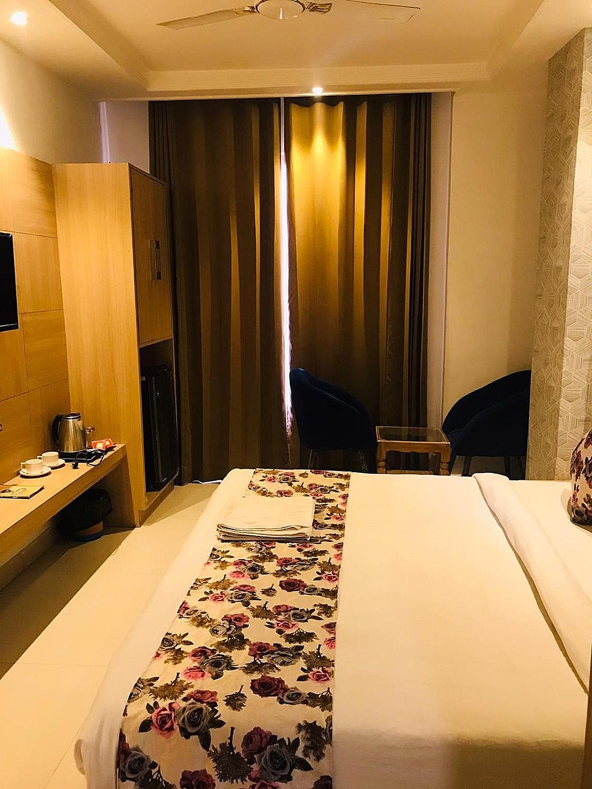 White Panda Apple Tree Near by Golden Temple Deluxe Room 6