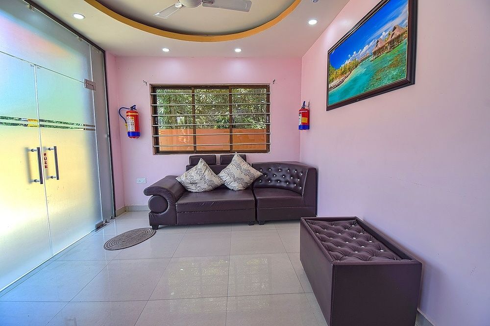 undefined FabHotel Knight Airways 4