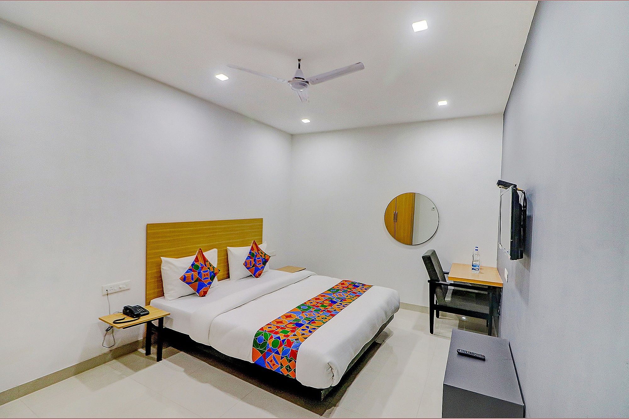  FabHotel Premium Kashi Deluxe Room 8