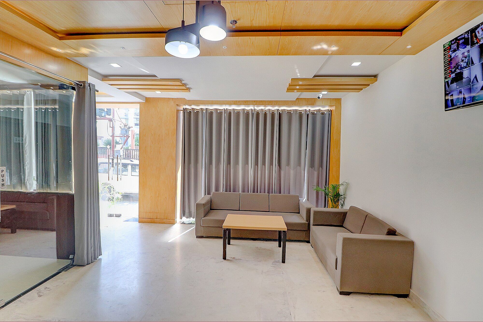 undefined FabHotel Premium Kashi 5