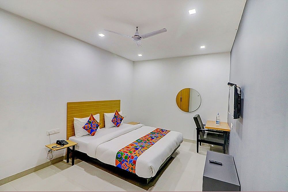  FabHotel Premium Kashi Deluxe Room 2