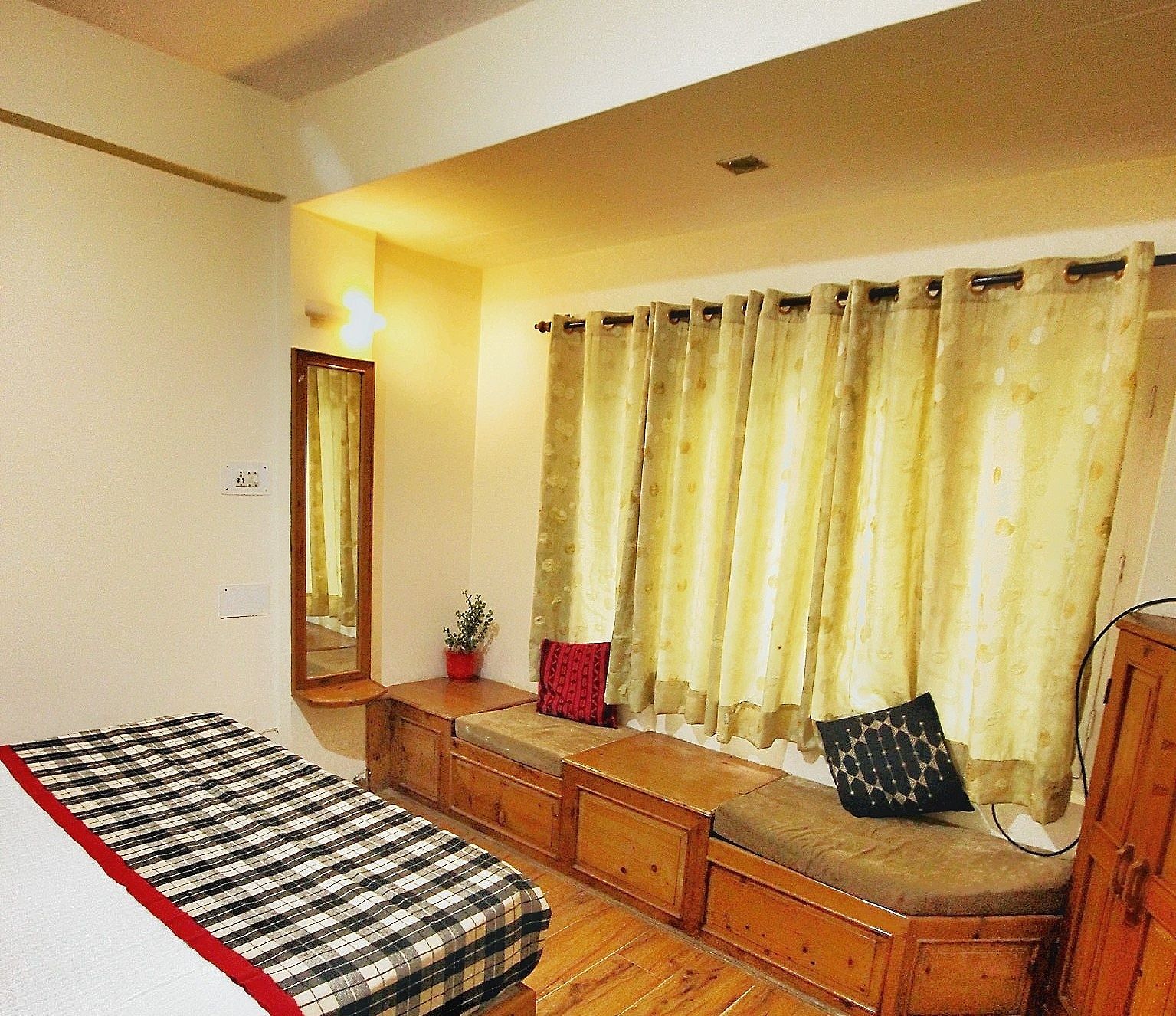 Rising Star Standard Room 4