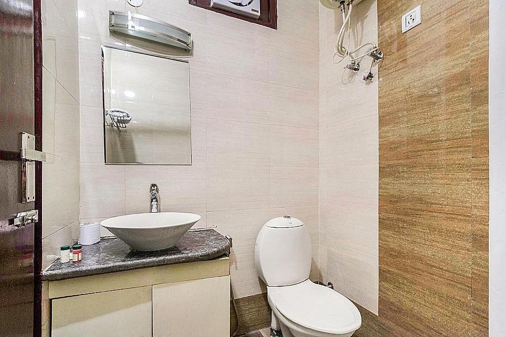 FabHotel Jindal Palace Deluxe Room 9