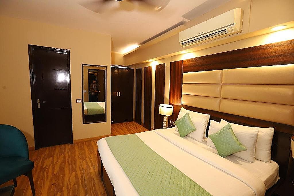 Hotel Palm Grand @ Naraina New Delhi Deluxe Double Room 2