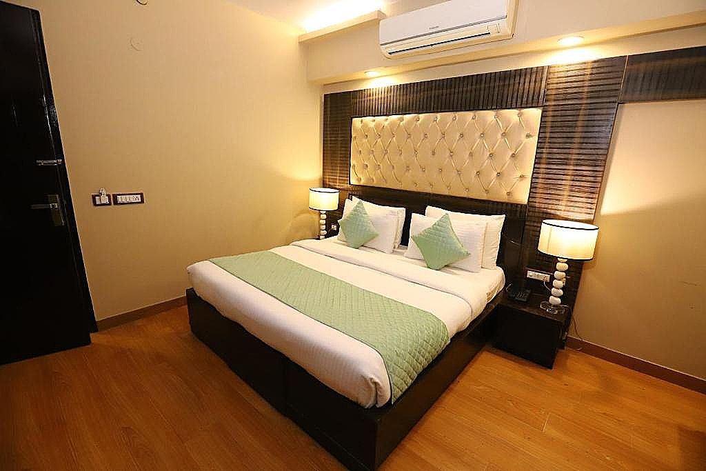 Hotel Palm Grand @ Naraina New Delhi Deluxe Suite 2