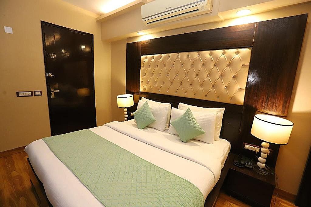 Hotel Palm Grand @ Naraina New Delhi Deluxe Suite 3