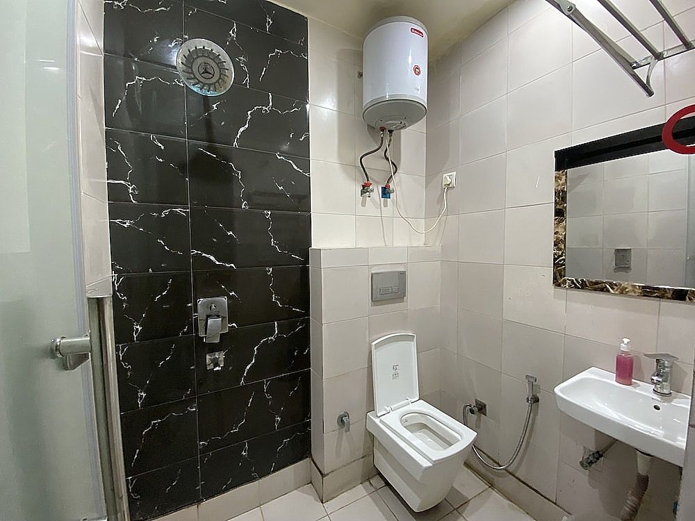 Hotel Red Chilly Deluxe Double Room 26