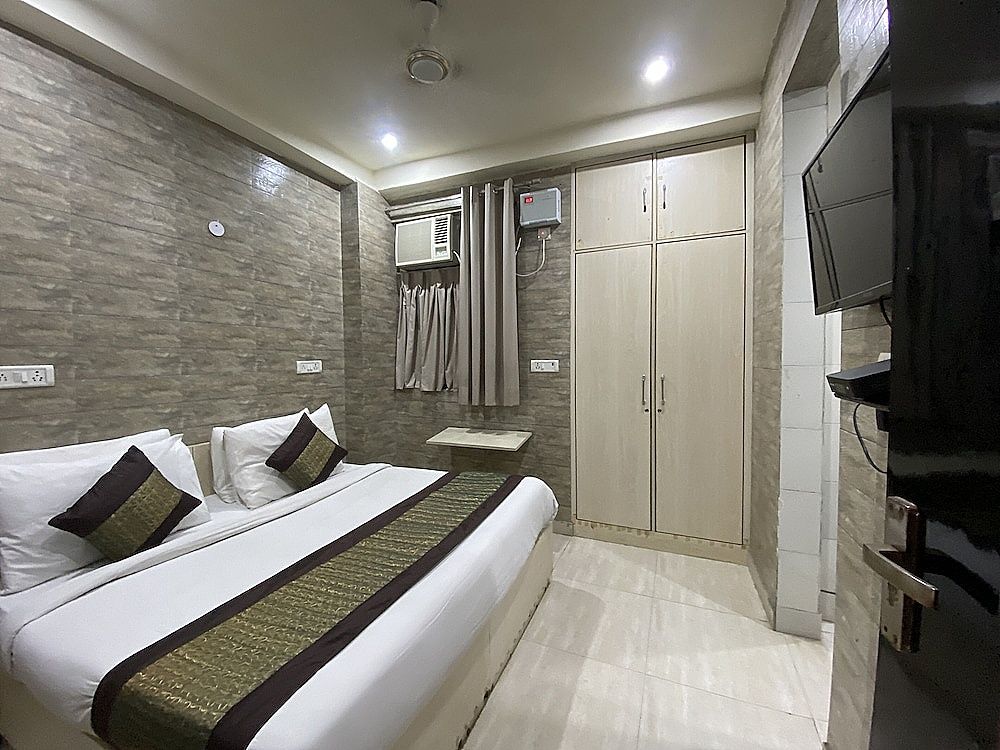 Hotel Red Chilly Deluxe Double Room 6