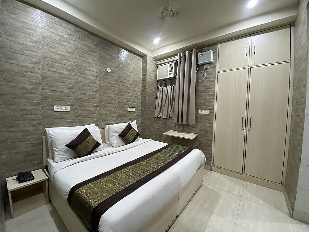 Hotel Red Chilly Deluxe Double Room 14