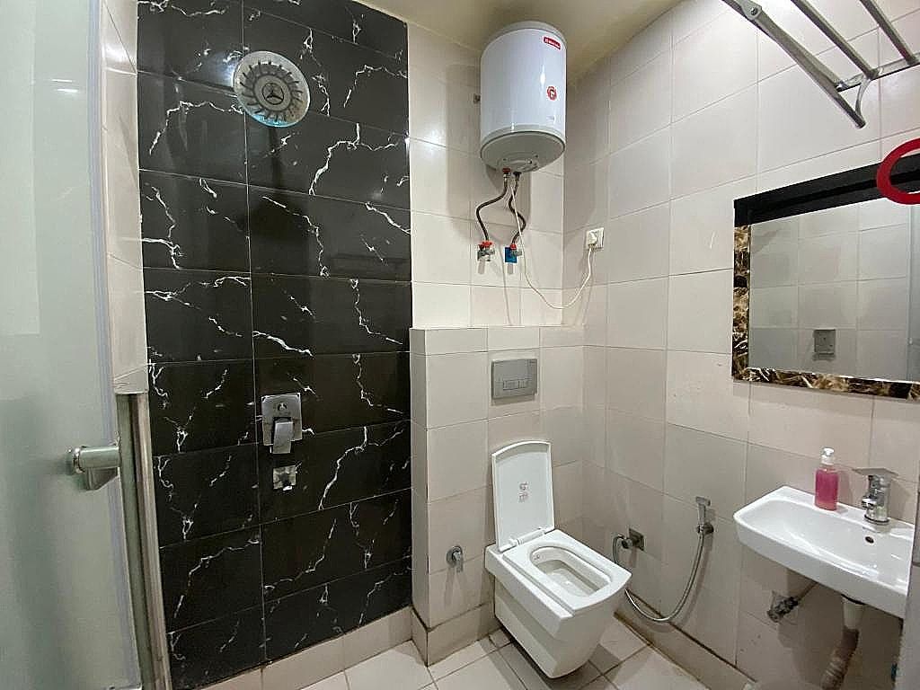 Hotel Red Chilly Deluxe Double Room 43