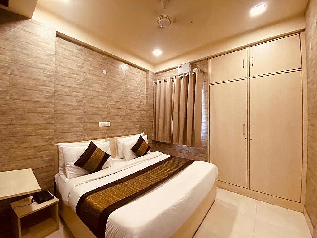 Hotel Red Chilly Deluxe Double Room 53