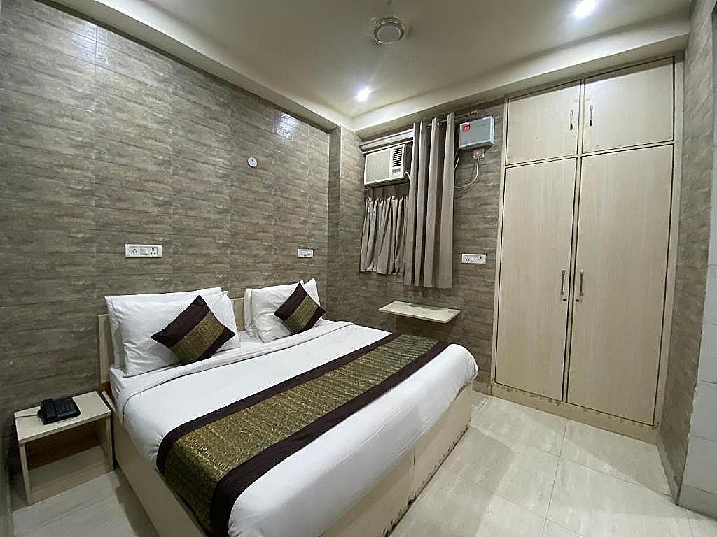 Hotel Red Chilly Deluxe Double Room 47