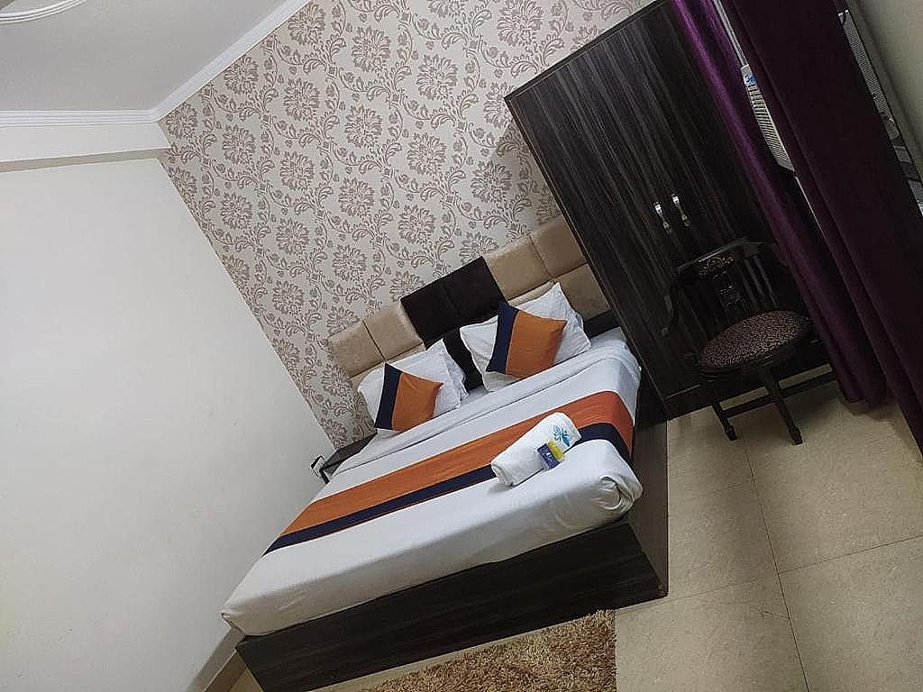 Staygo Near Railway station Double Bed Non AC 11