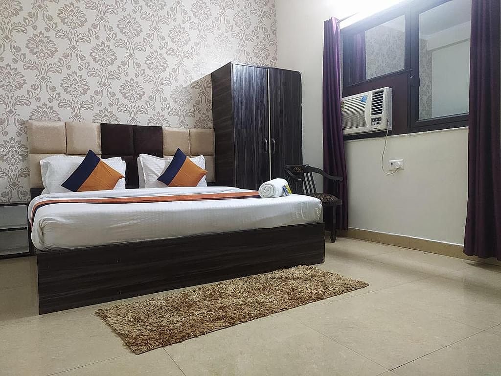 Staygo Near Railway station Double Bed Non AC 10
