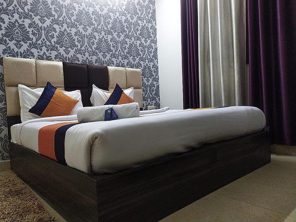 Staygo Near Railway station Double Bed Non AC 7