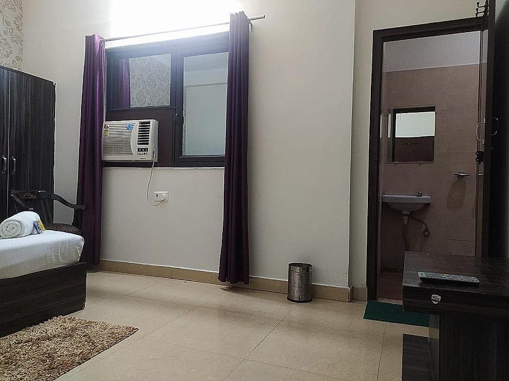 Staygo Near Railway station Double Bed Non AC 20