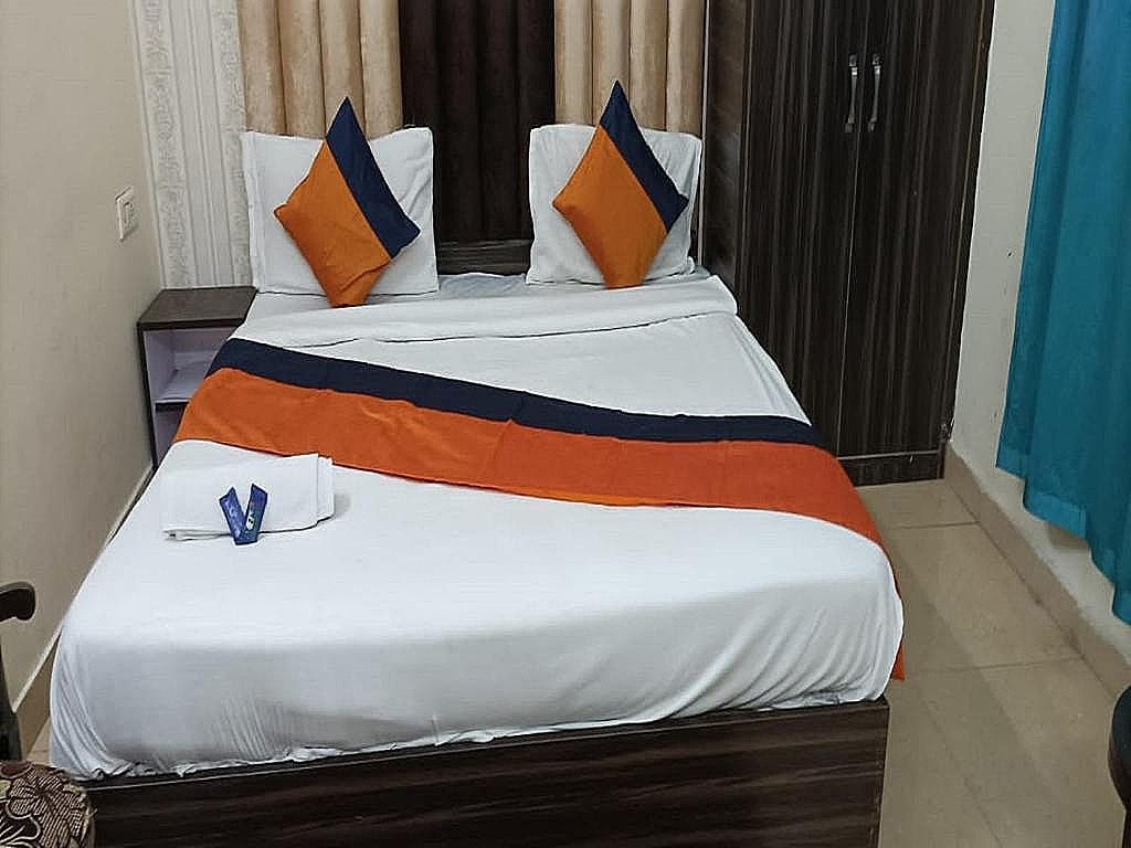 Staygo Near Railway station Double Bed Non AC 5