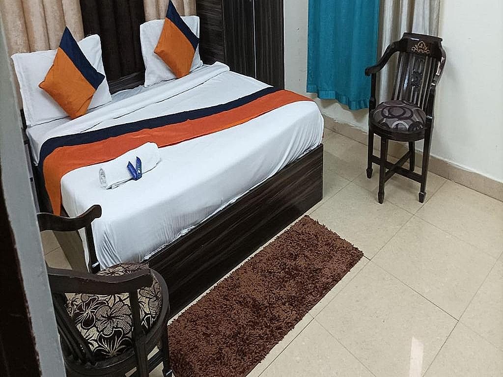 Staygo Near Railway station Double Bed Non AC 13