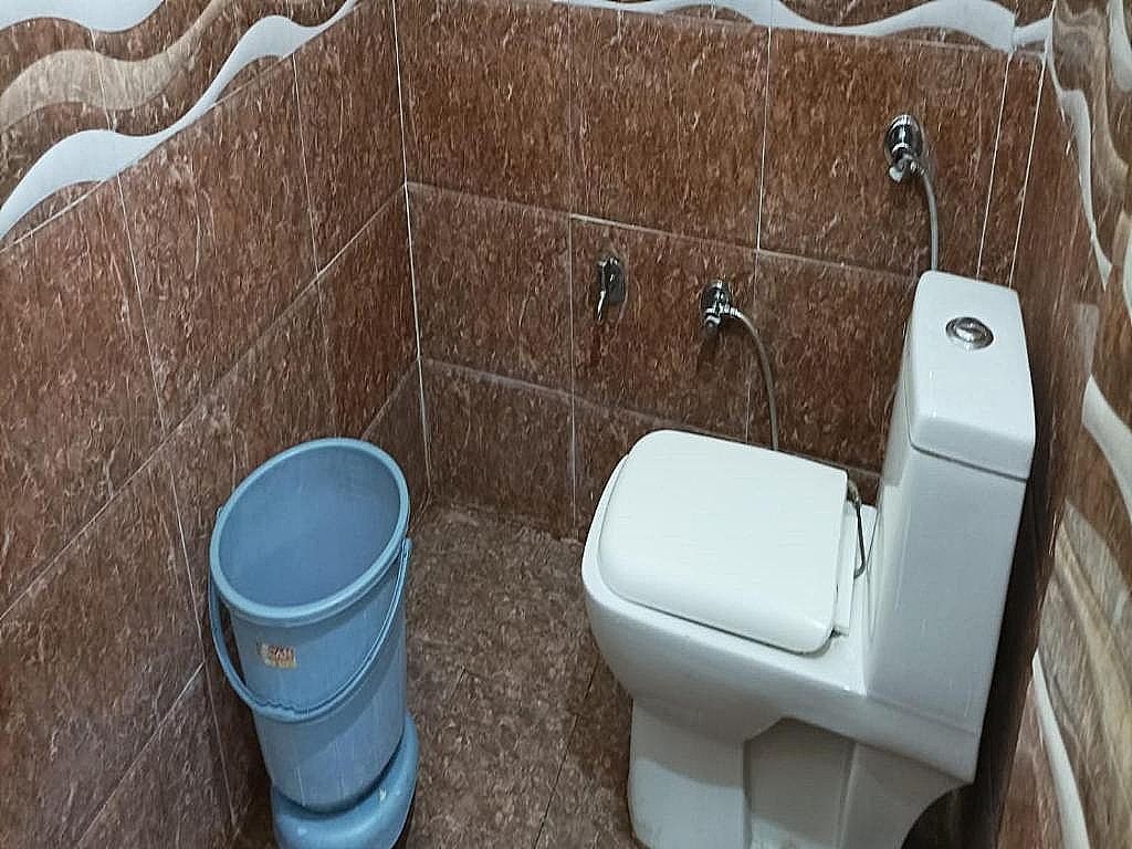 Staygo Near Railway station Double Bed Non AC 18