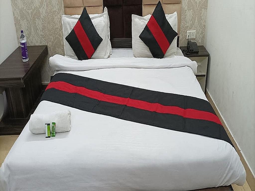 Double Bed AC